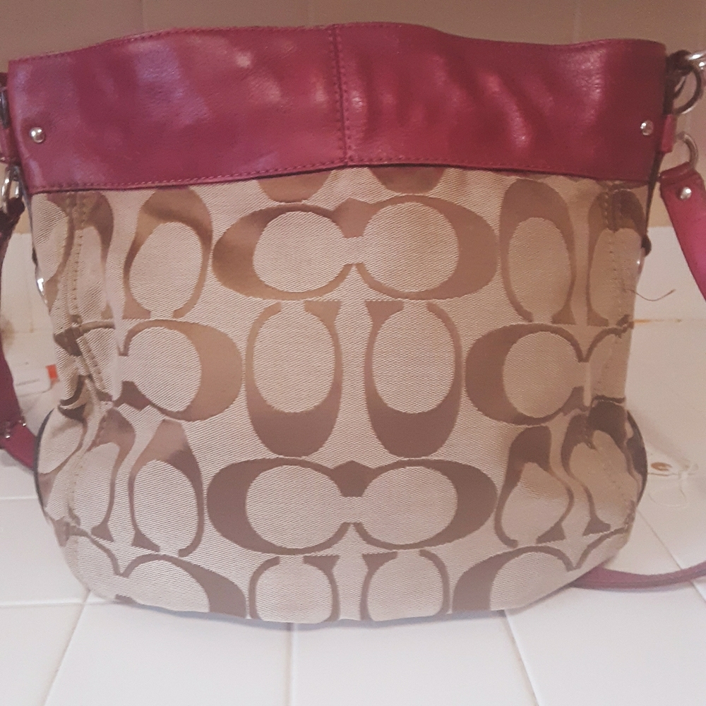 Very large Authentic Coach shoulderbag